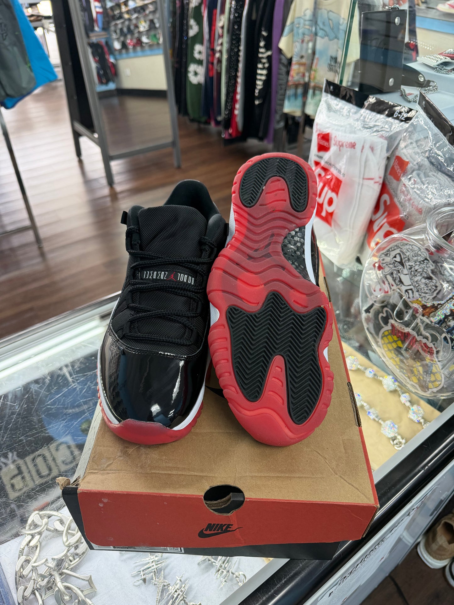 Jordan 11 Retro Bred Low ( Pre Owned )