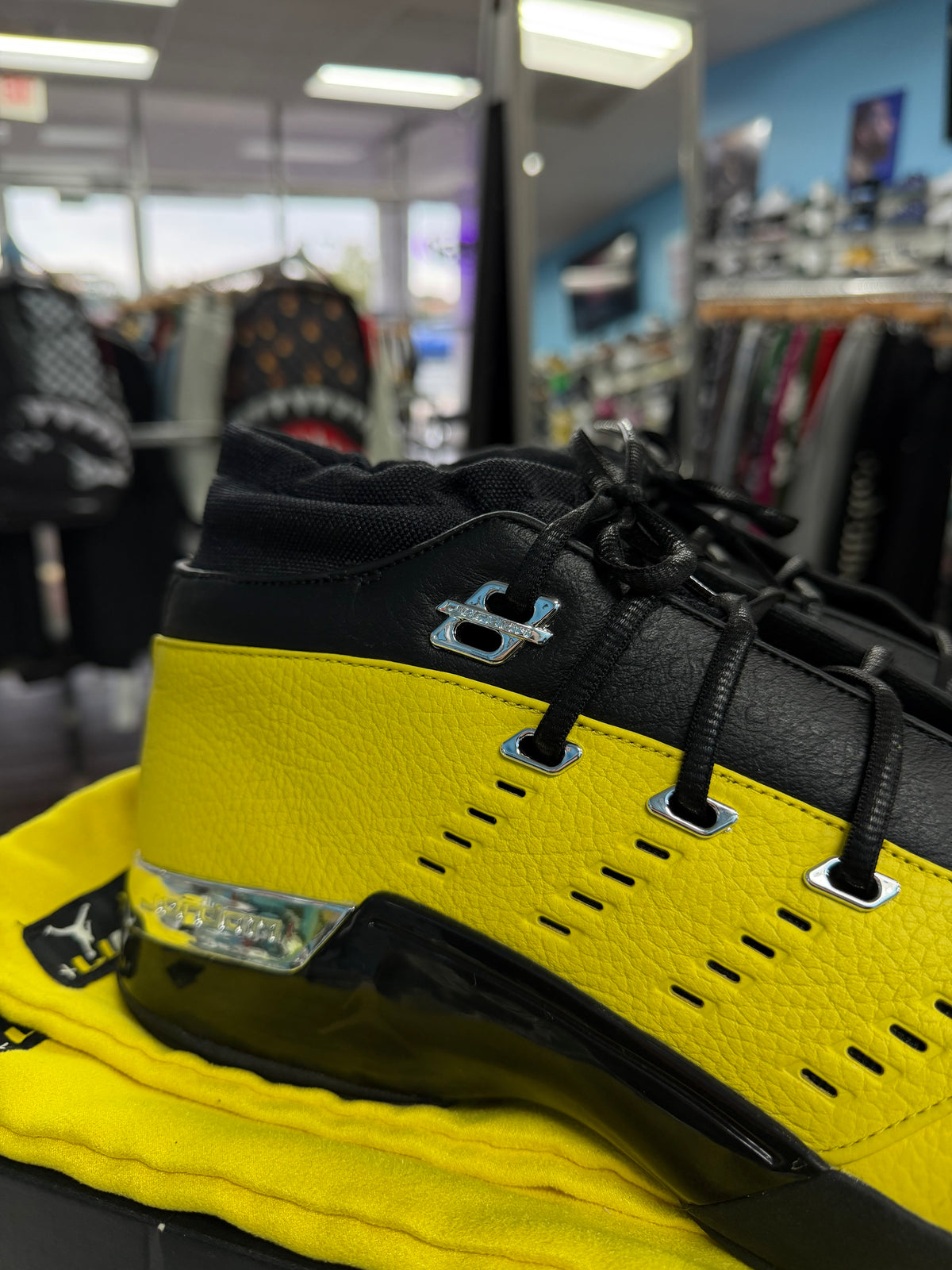 Jordan 17 Sole Fly Lightning (Pre Owned)