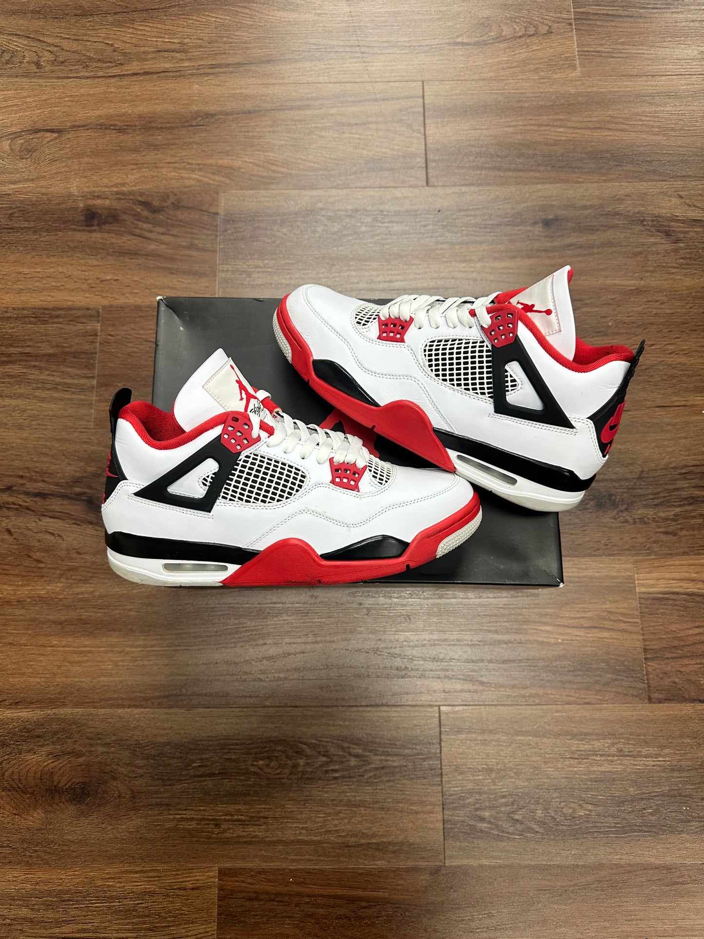 Jordan 4 Fire Red (Pre Owned)