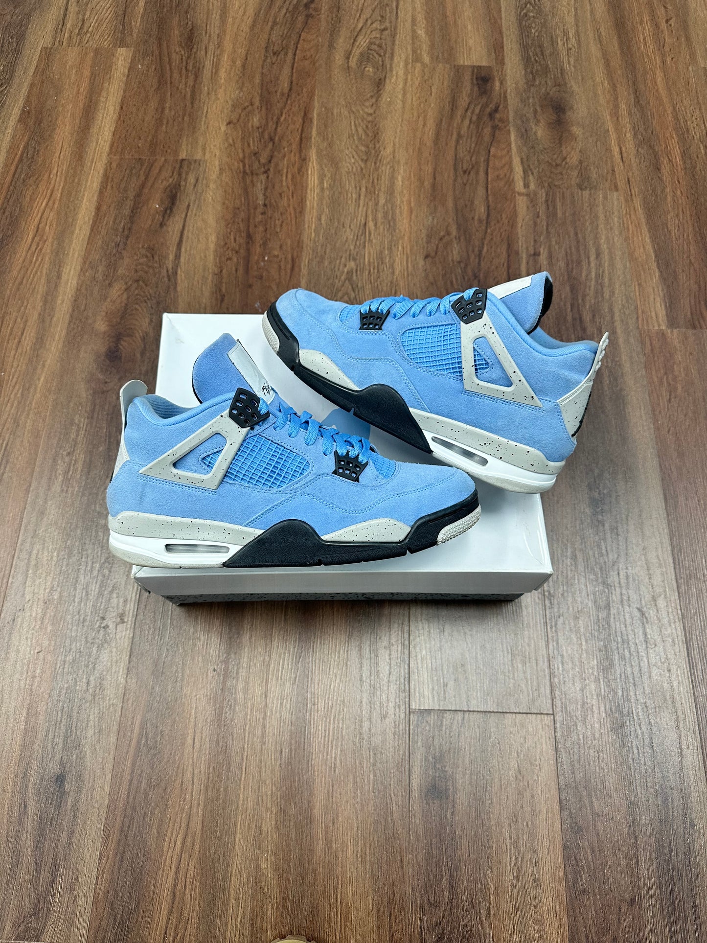 Jordan 4 University Blue (Pre Owned)