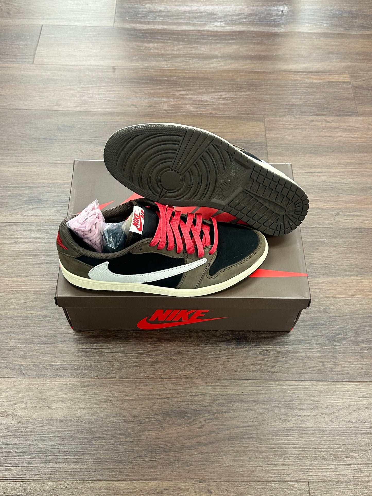 Jordan 1 Low Travis Scott Mocha (Pre Owned)