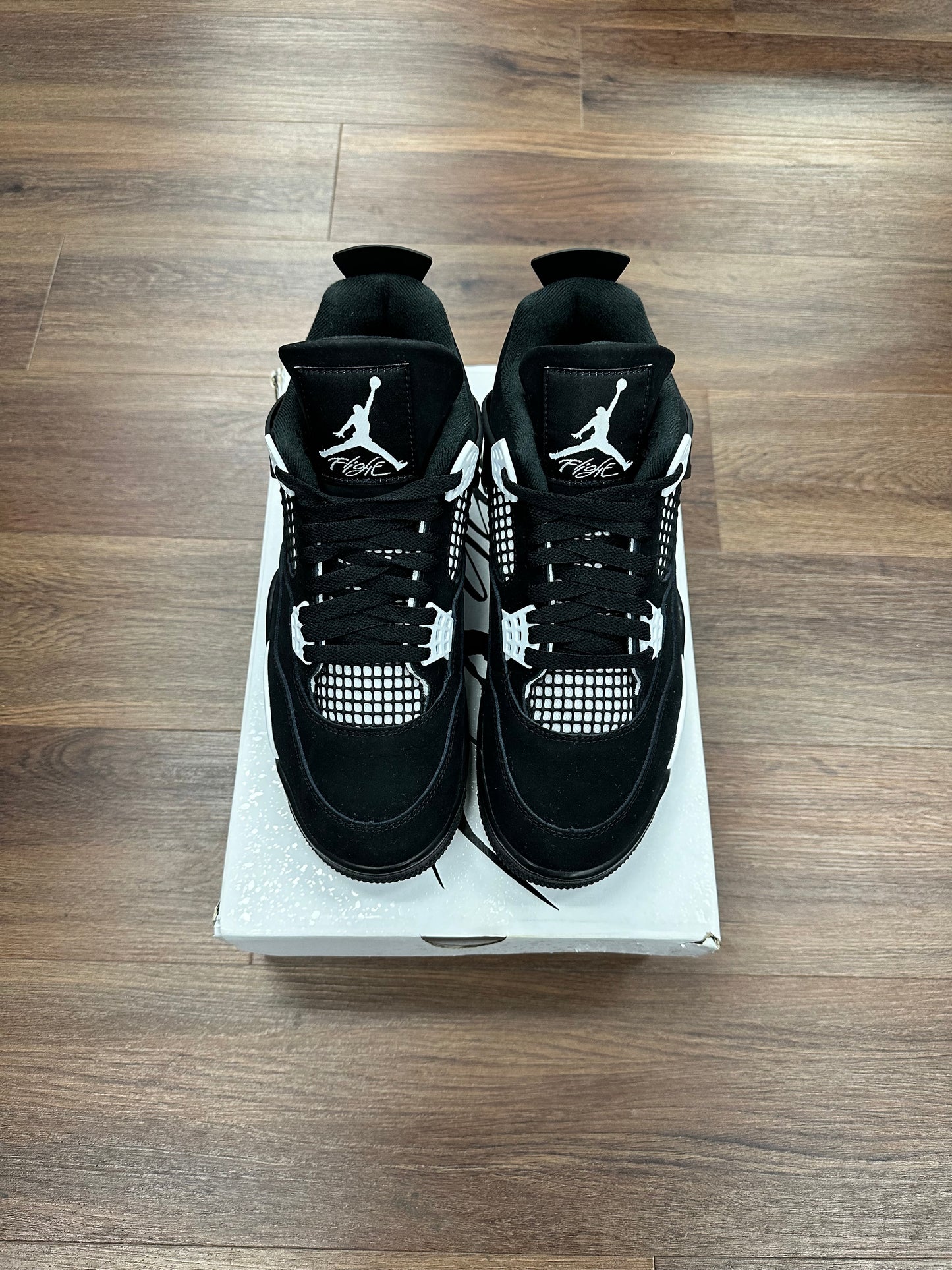 Jordan 4 White Thunder (Pre Owned)