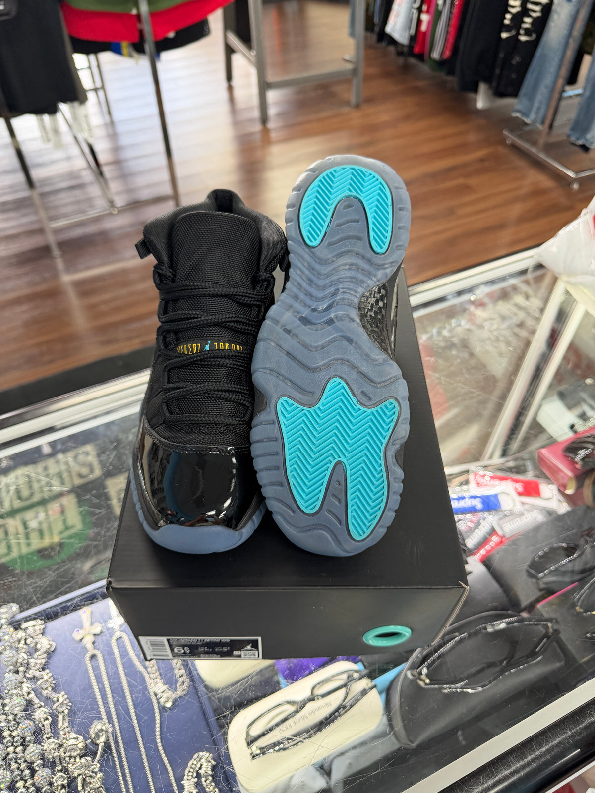 Jordan 11 Gamma (Pre Owned)