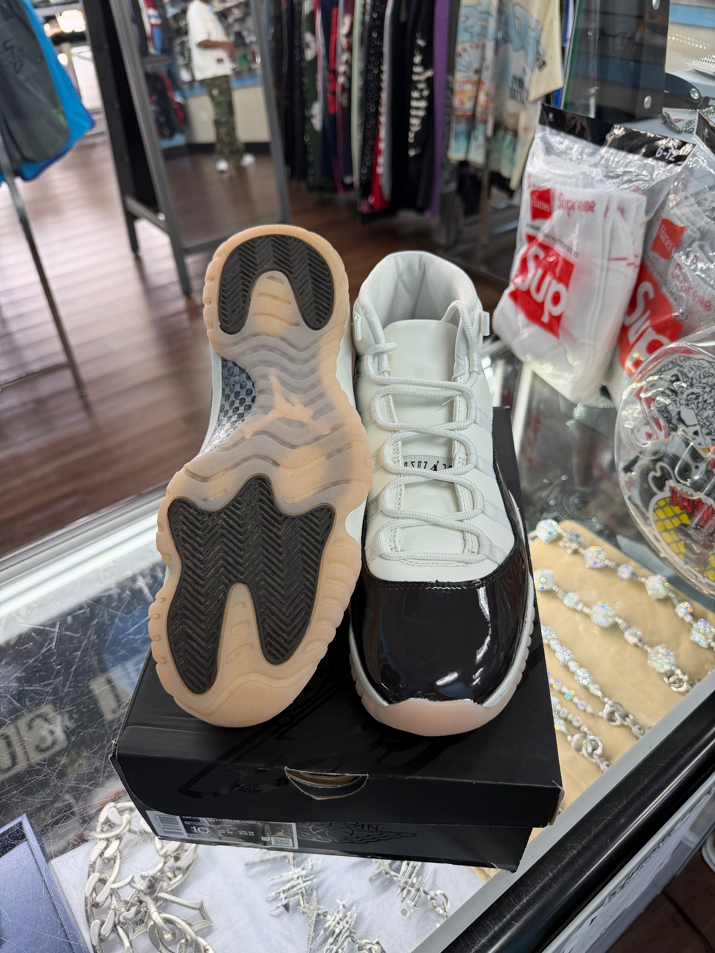 Jordan 11 Retro Neapolitan Women’s ( Pre Owned )