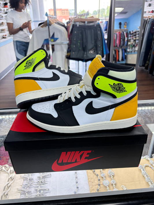 Jordan 1 Volt (Pre Owned)