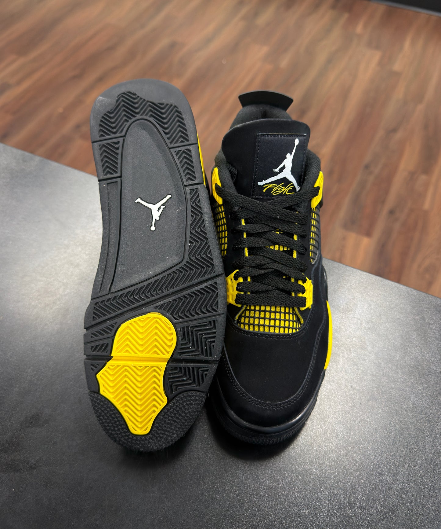Jordan 4 Thunder (Pre Owned)