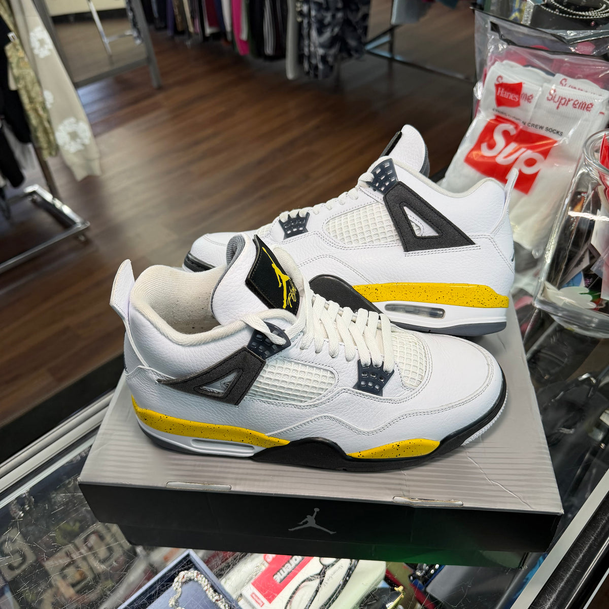 Jordan 4 Tour Yellow (Pre Owned)