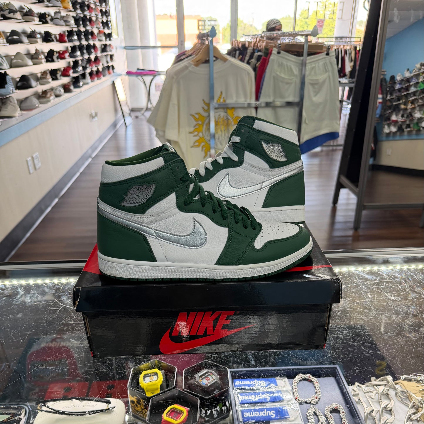 Gorge Green Jordan 1s (Pre Owned)