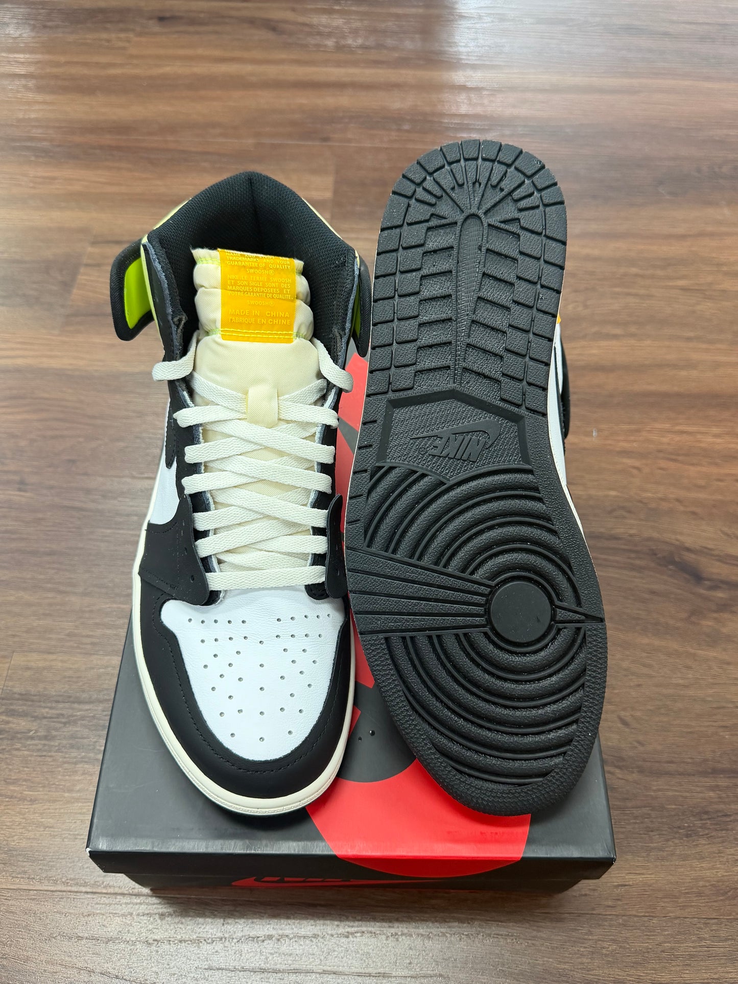 Jordan 1 Volt (Pre Owned)