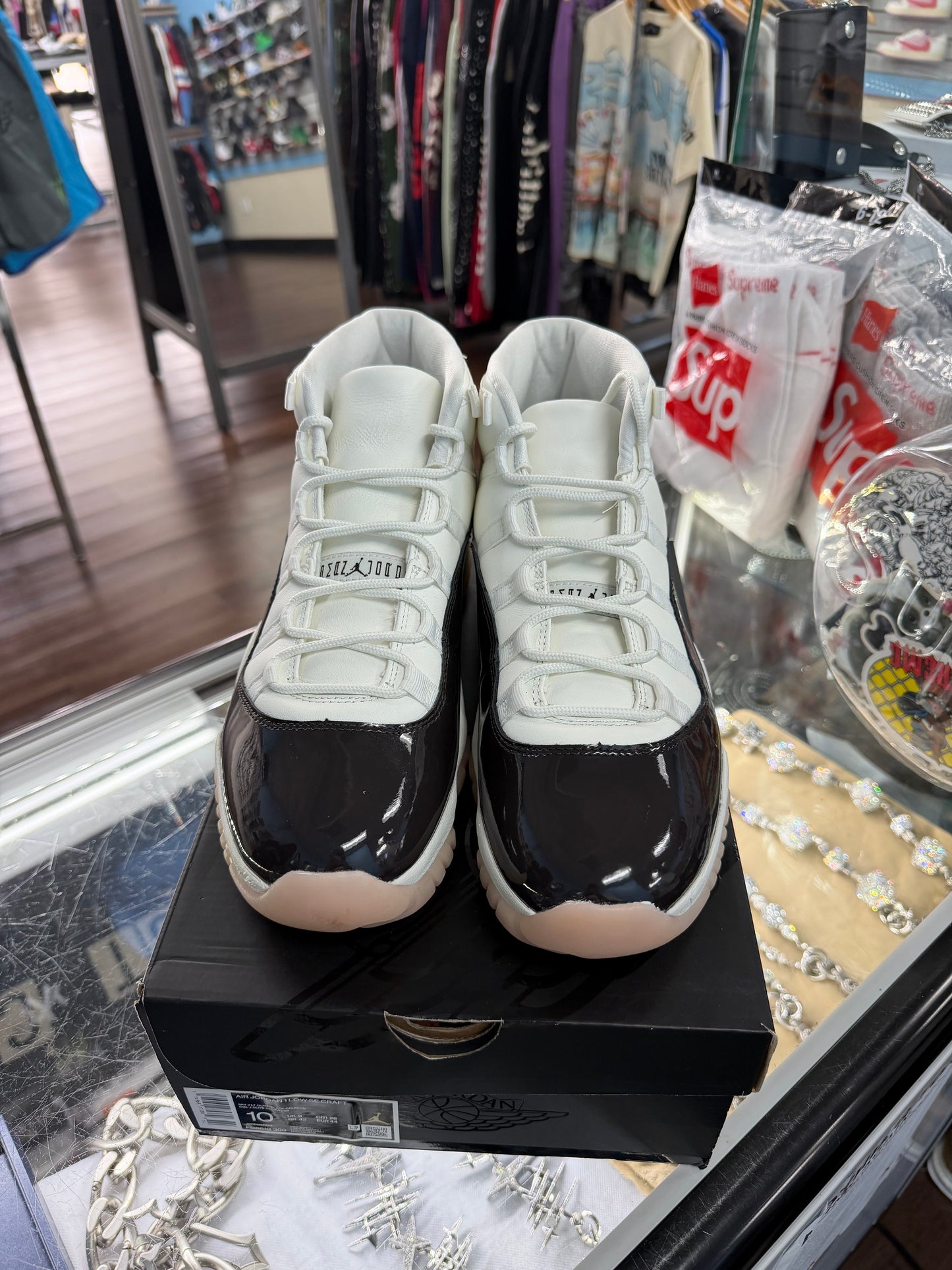 Jordan 11 Retro Neapolitan Women’s ( Pre Owned )