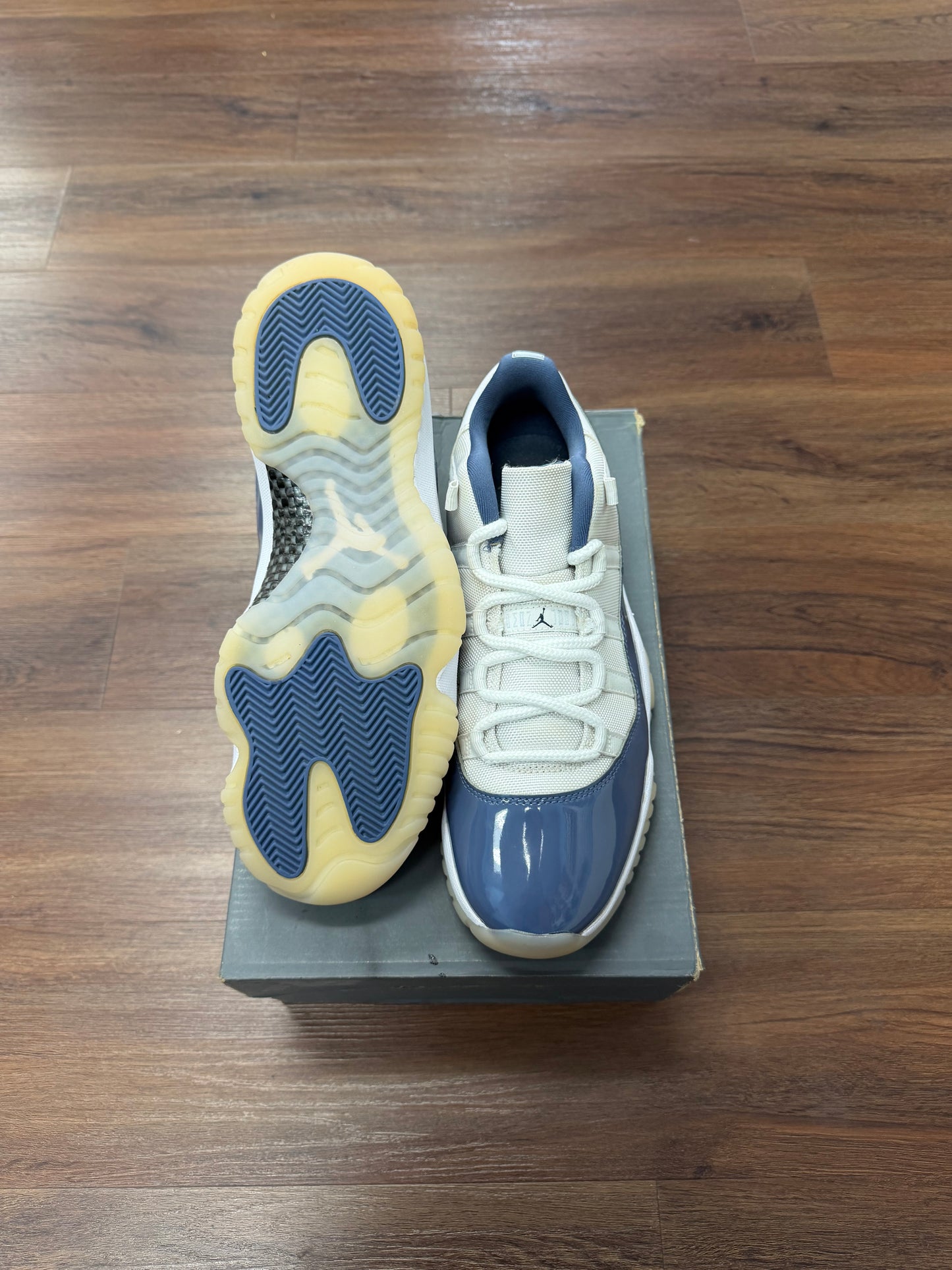 Jordan 11 Low Diffused Blue (Pre Owned)