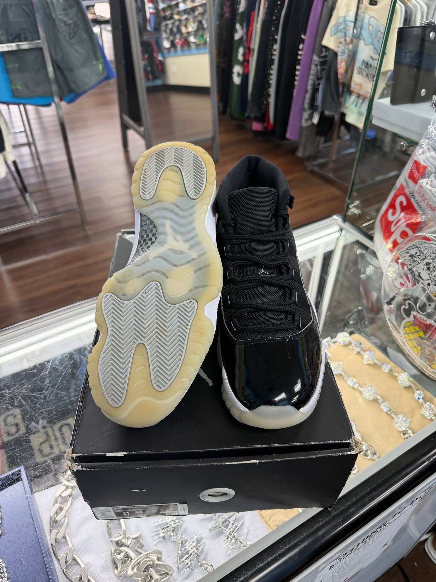 Jordan 11 Retro Jubilee ( Pre Owned )