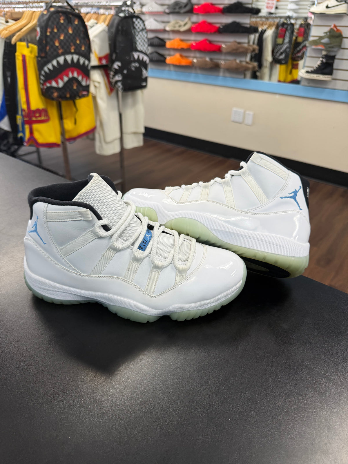 Jordan 11 Legend Blue (Pre Owned)