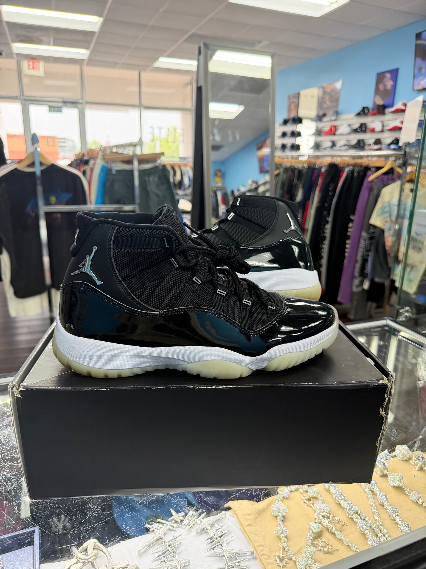 Jordan 11 Retro Jubilee ( Pre Owned )