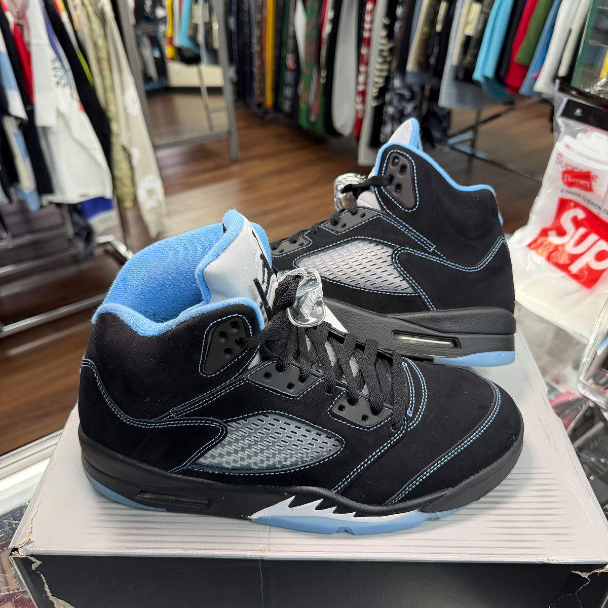 Jordan 5 University Blue (Pre Owned)