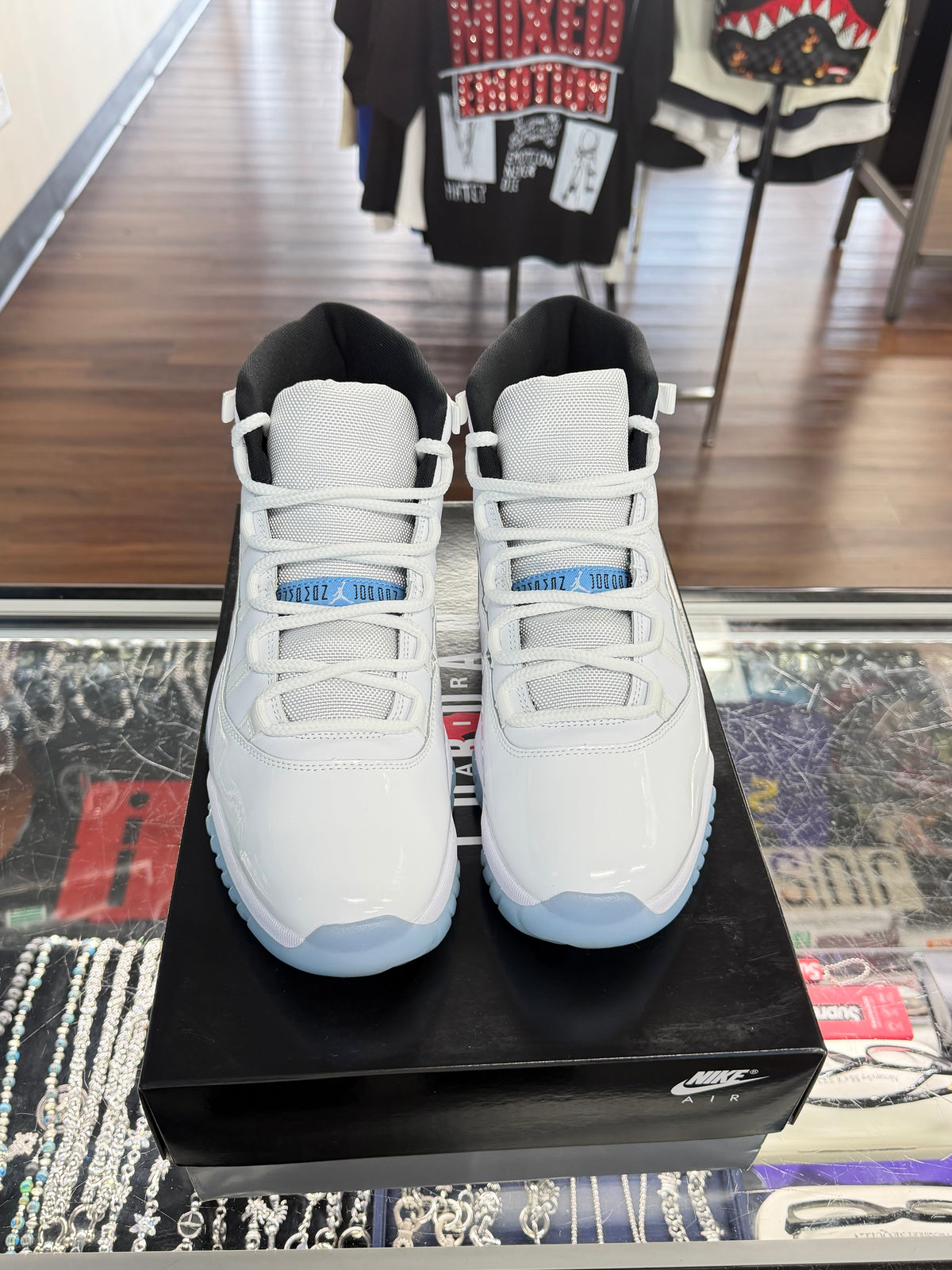 Jordan 11 Legend Blue (Pre Owned)