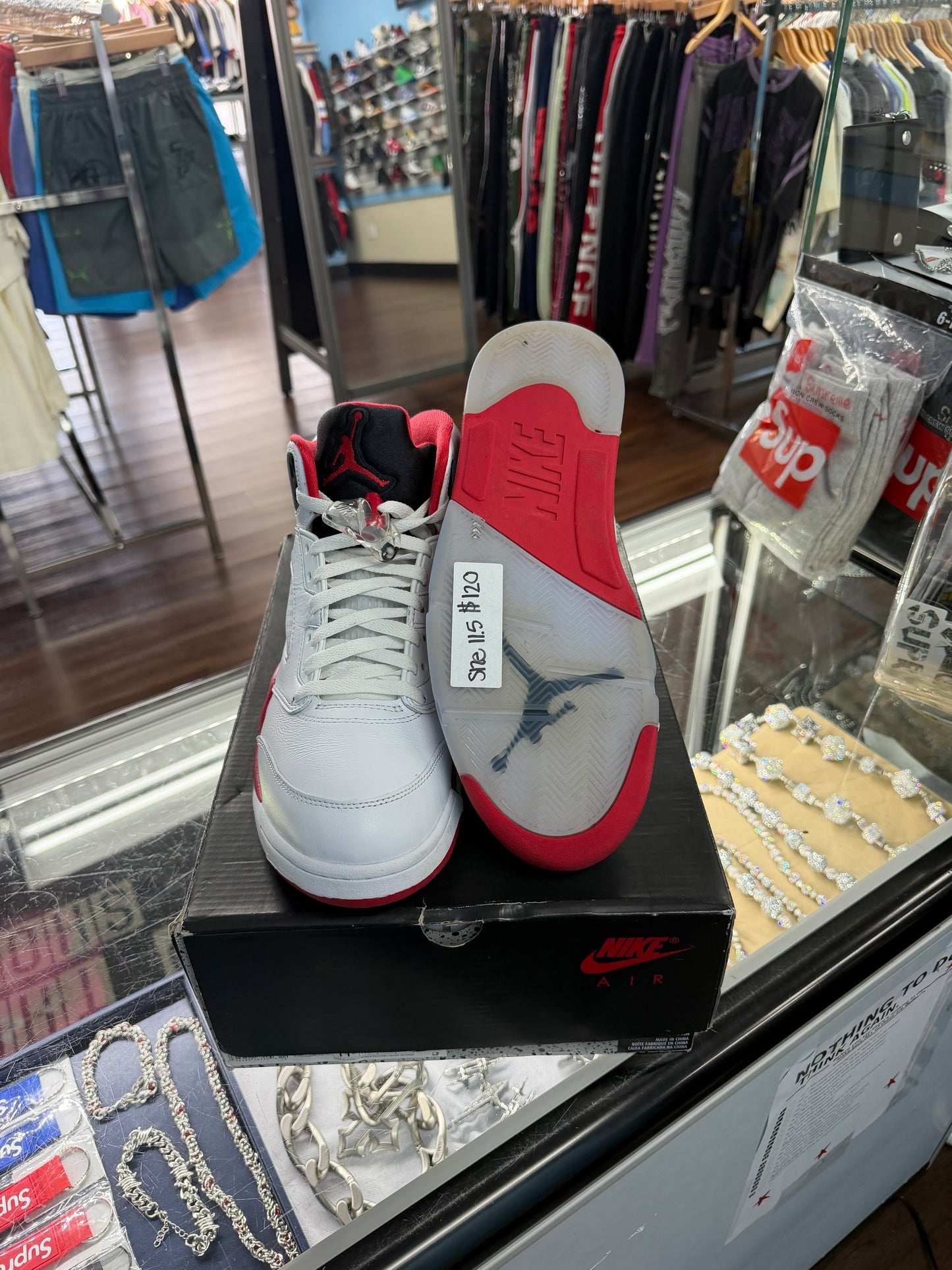 Jordan 5 Fire Red ( Pre Owned)