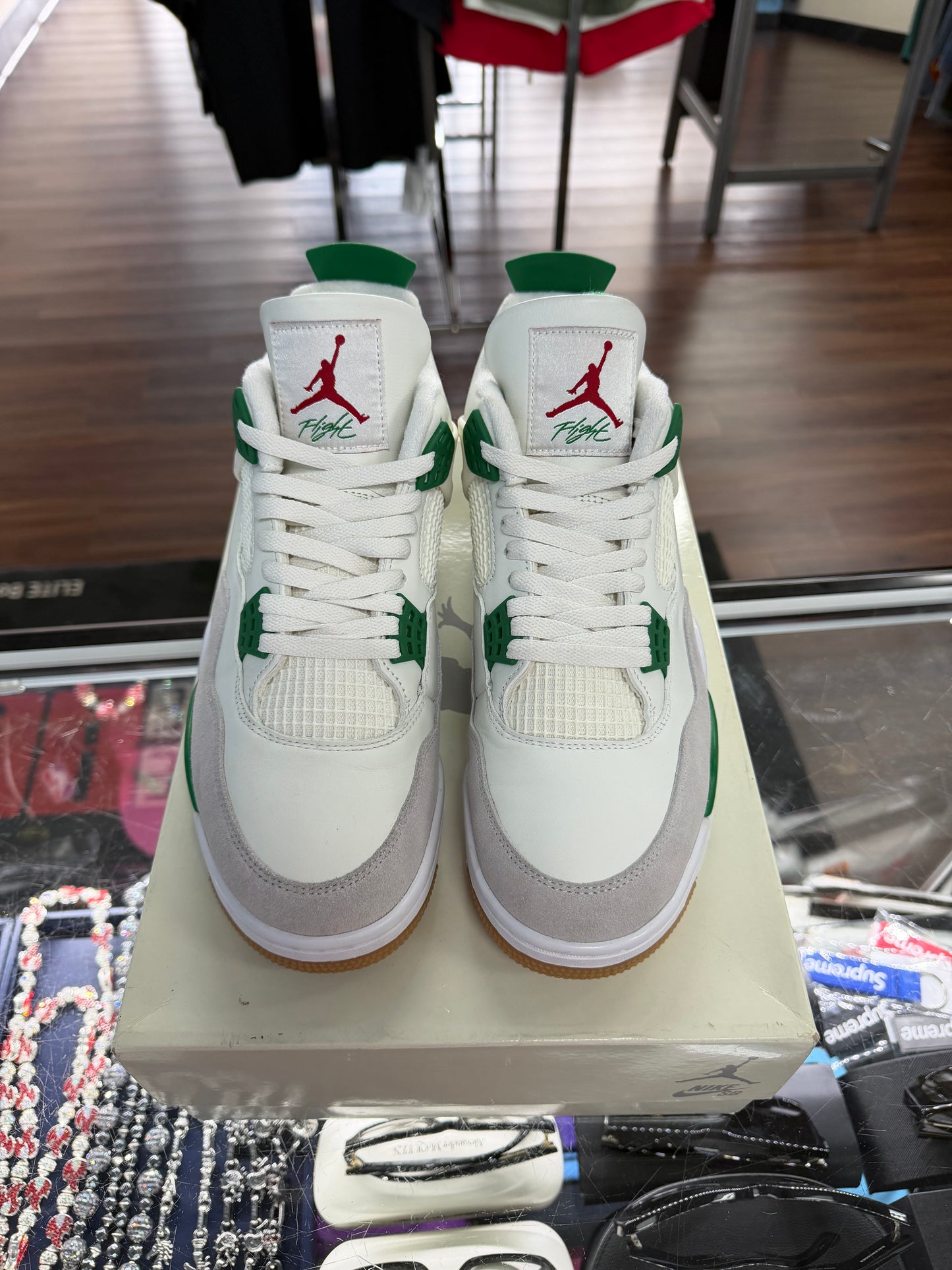Jordan 4 SB Pine Green (Pre Owned)