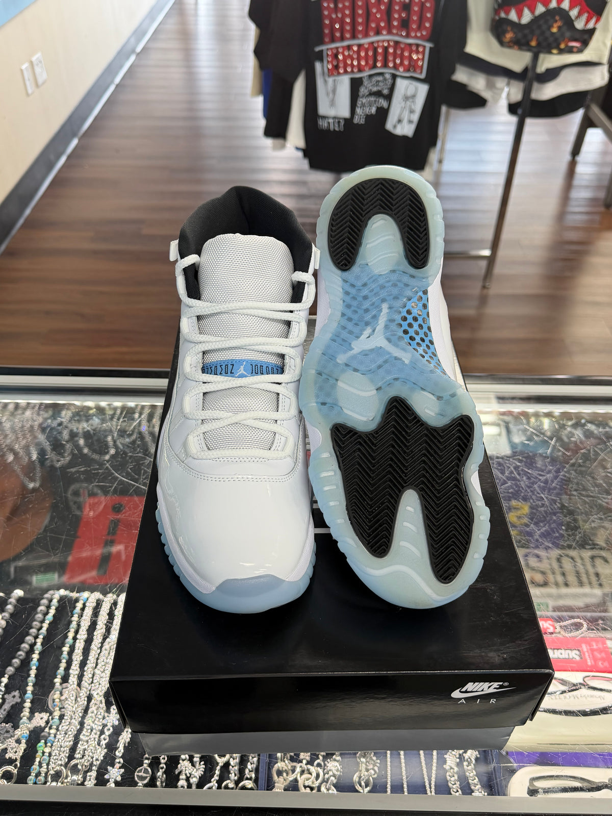Jordan 11 Legend Blue (Pre Owned)