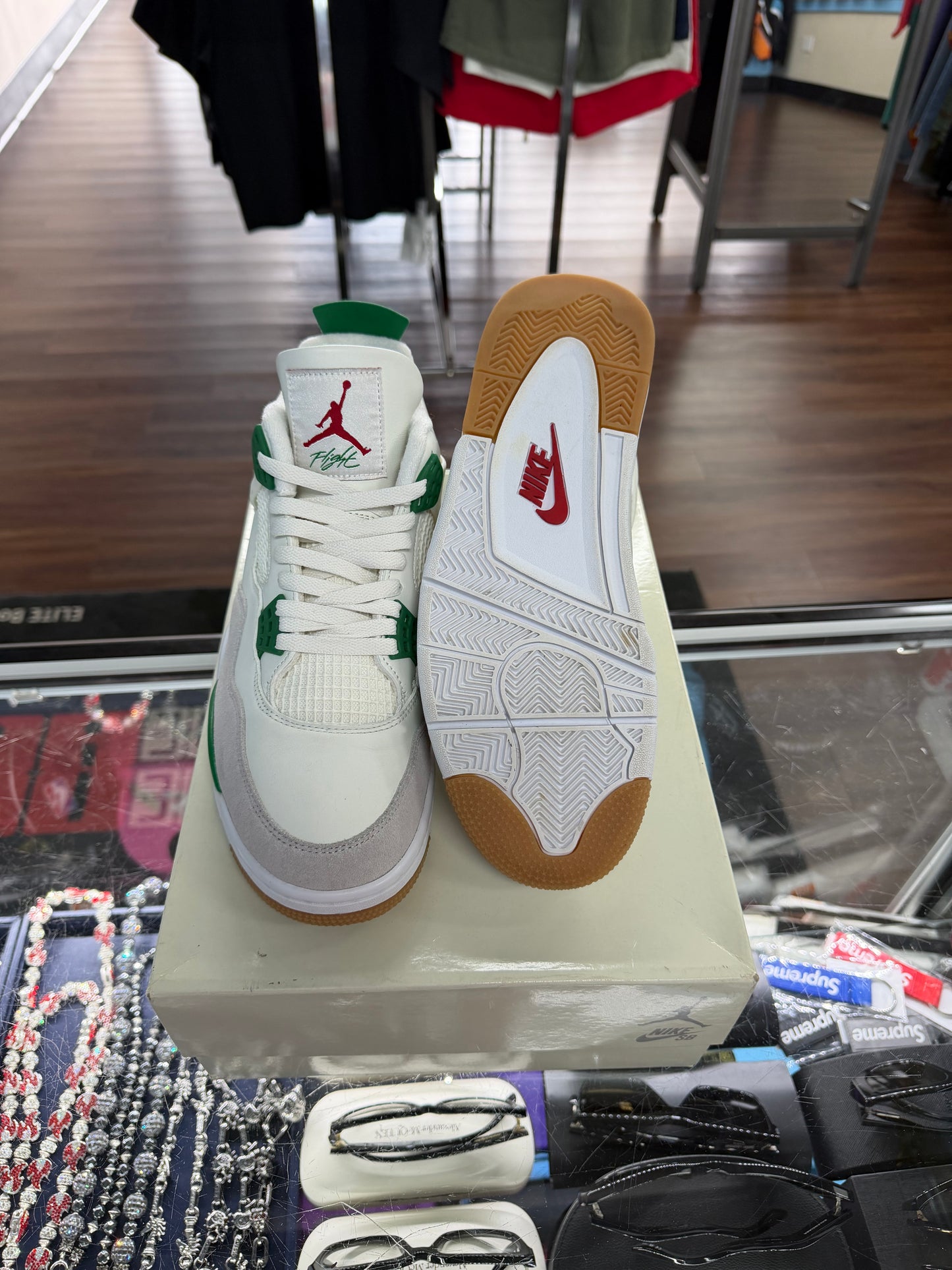 Jordan 4 SB Pine Green (Pre Owned)