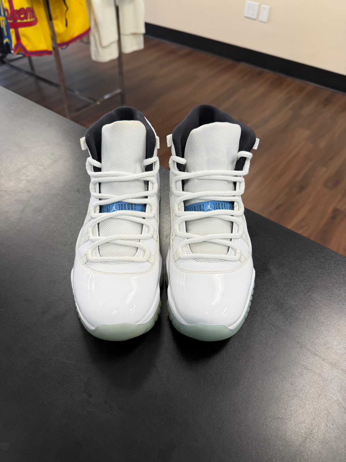 Jordan 11 Legend Blue (Pre Owned)
