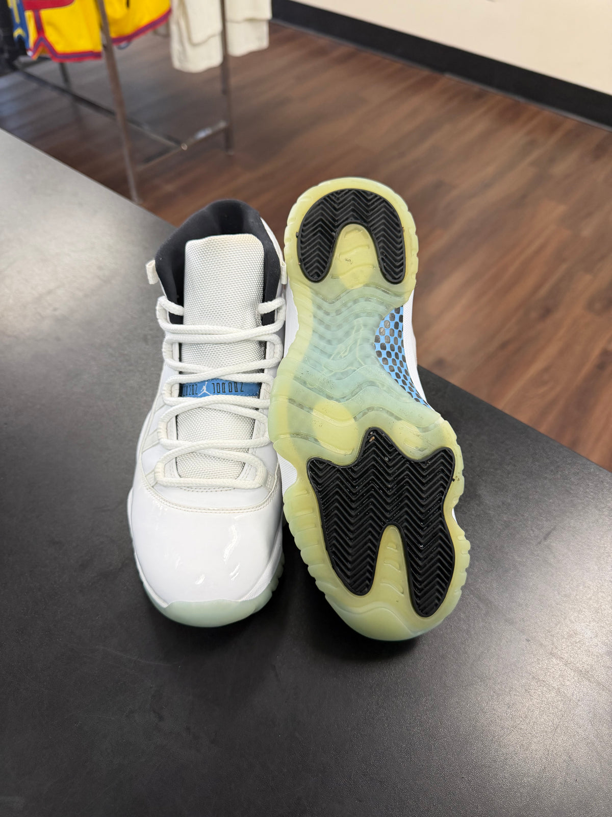Jordan 11 Legend Blue (Pre Owned)