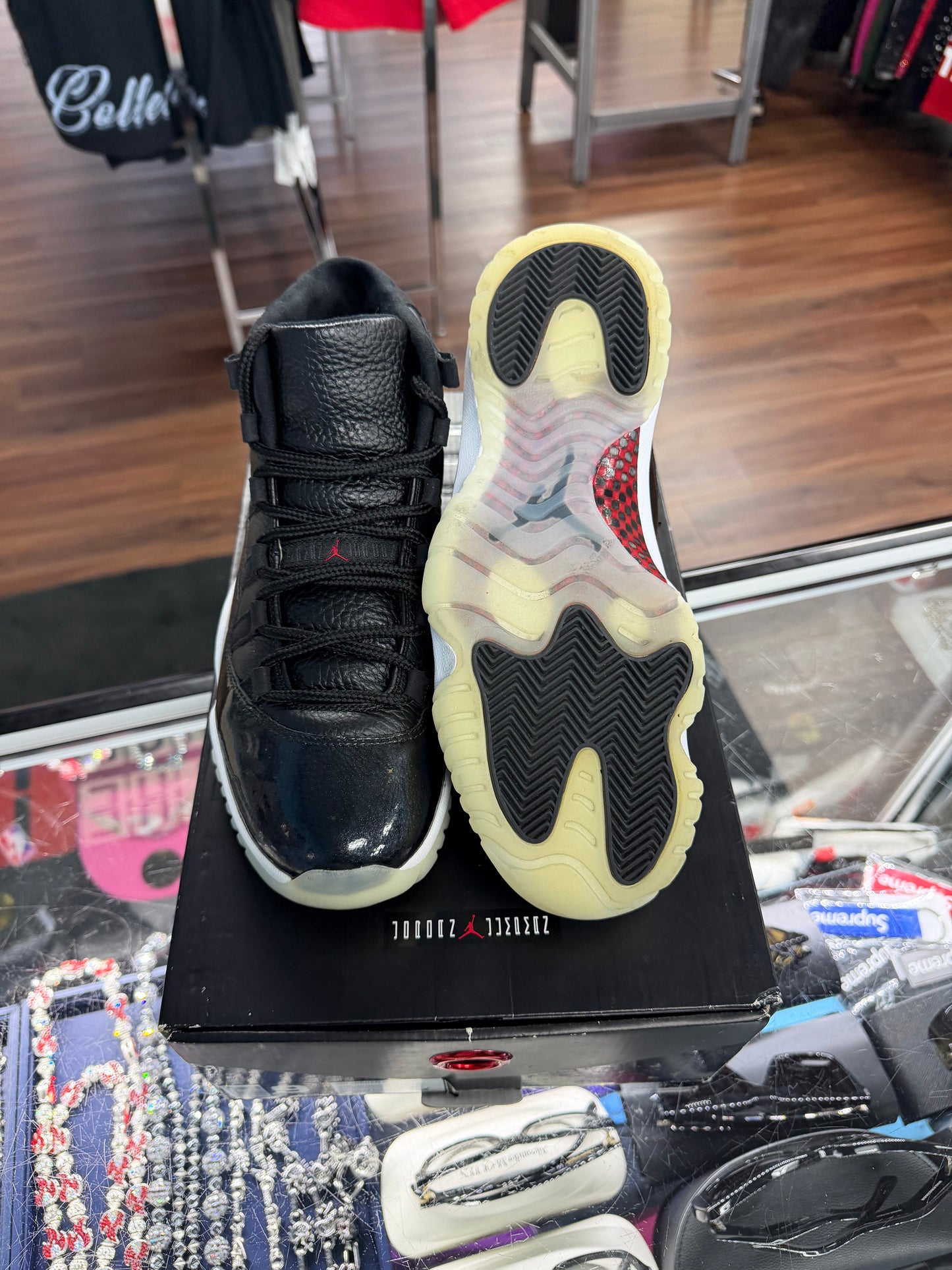 Jordan 11 72-10 (Pre Owned)