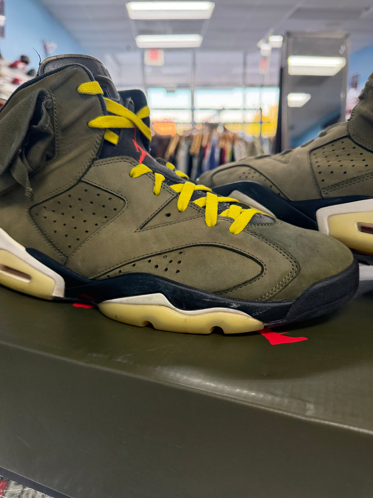 Jordan 6 Travis Scott Olive (Pre Owned)