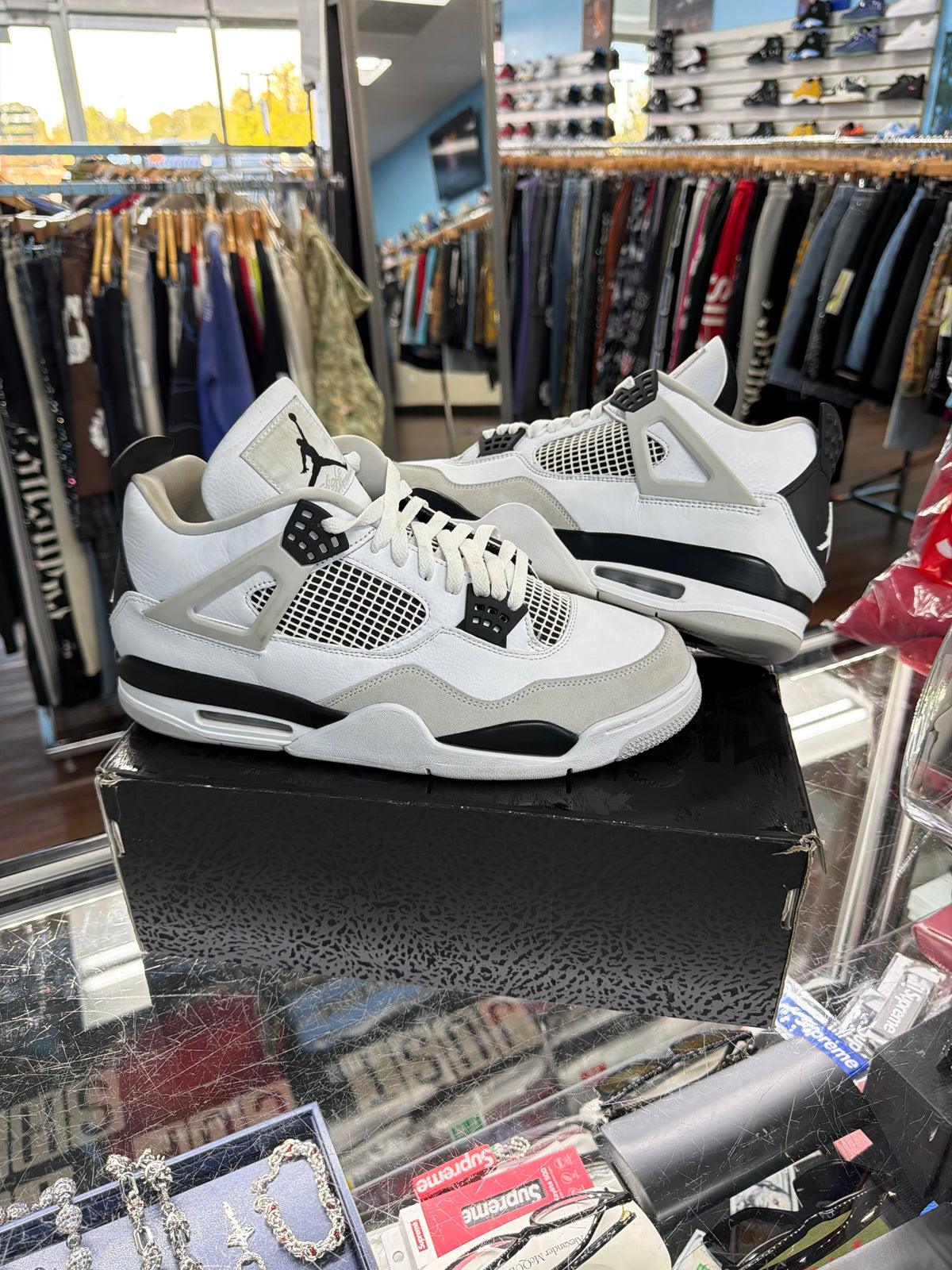 Jordan 4 Military Black (Pre Owned)