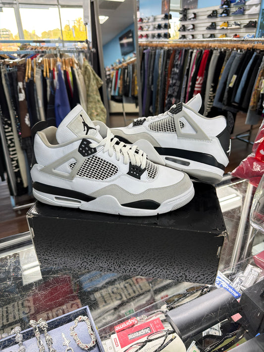 Jordan 4 Military Black (Pre Owned)