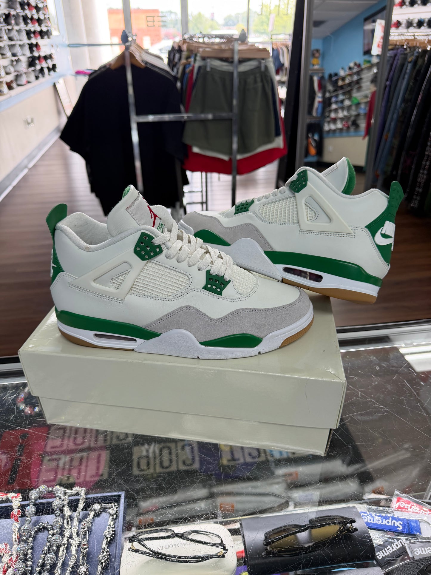 Jordan 4 SB Pine Green (Pre Owned)