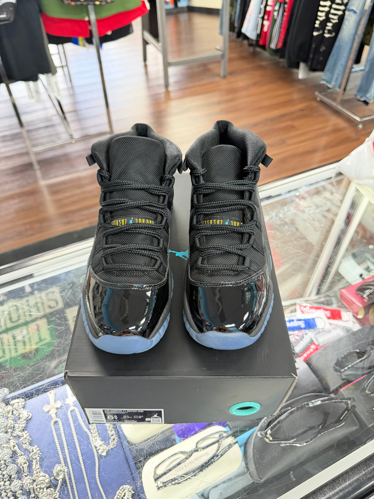 Jordan 11 Gamma (Pre Owned)