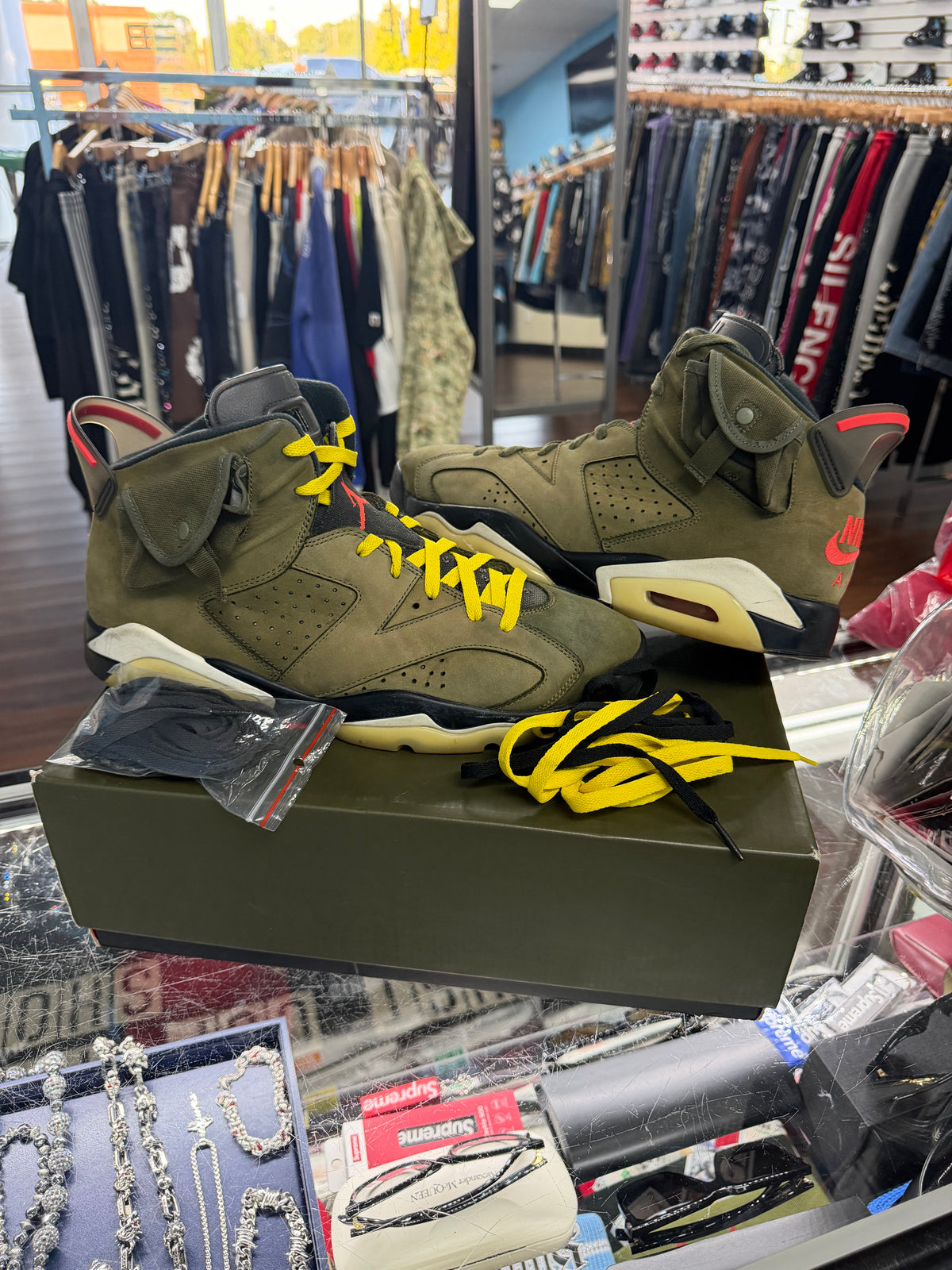 Jordan 6 Travis Scott Olive (Pre Owned)