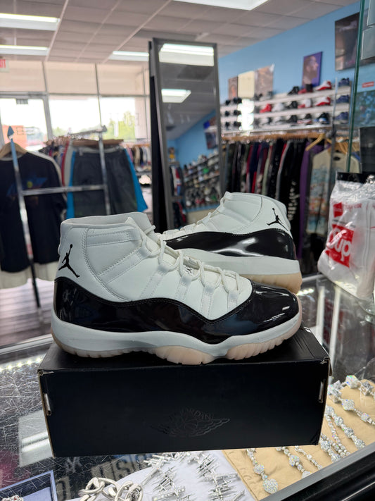 Jordan 11 Retro Neapolitan Women’s ( Pre Owned )