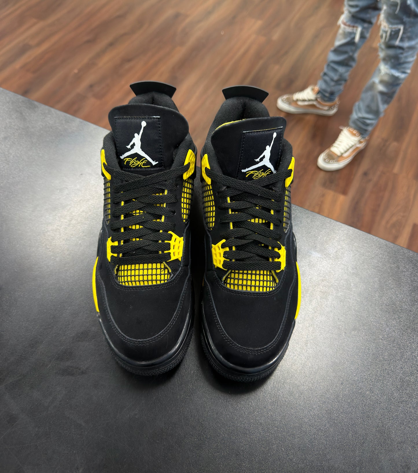Jordan 4 Thunder (Pre Owned)