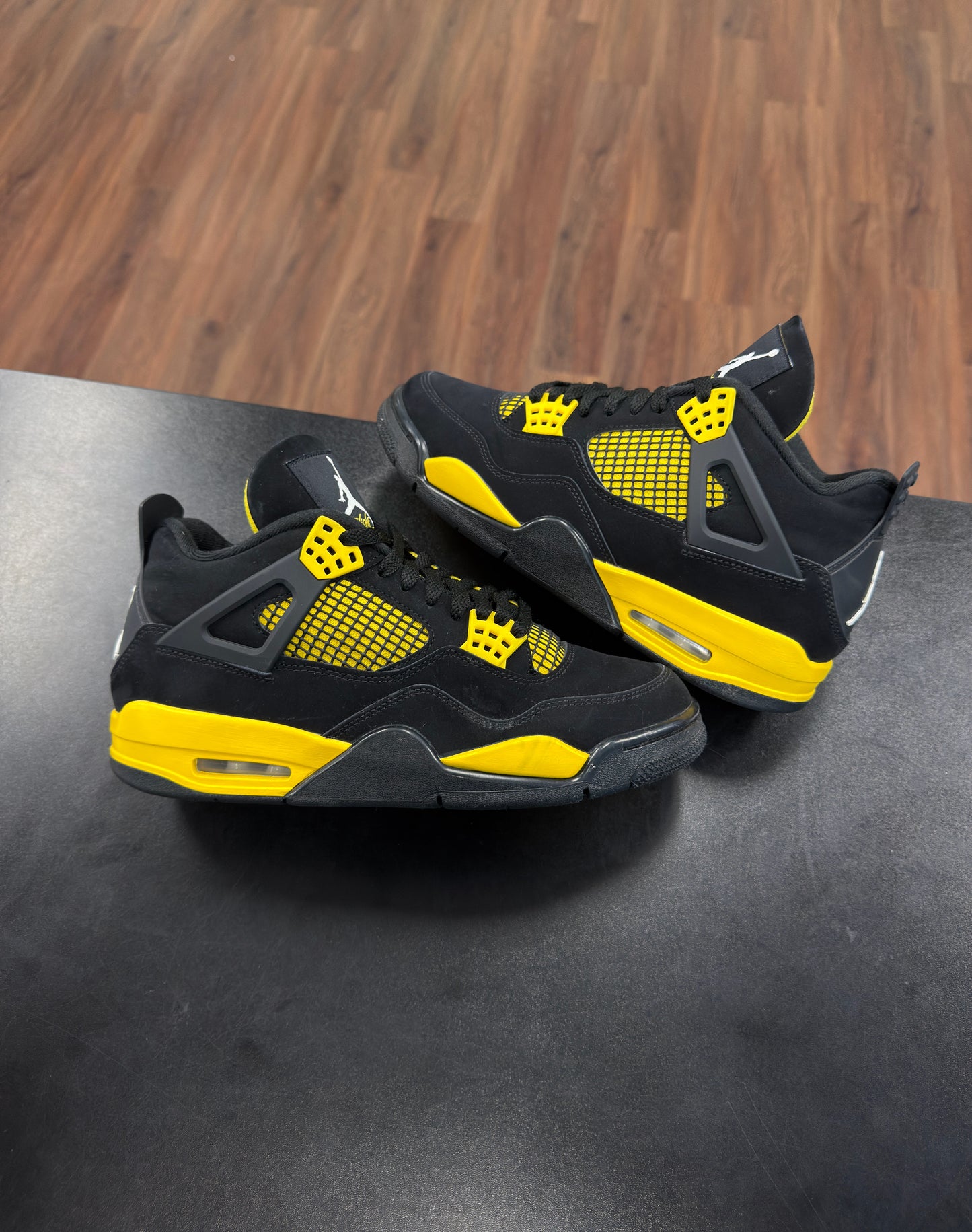 Jordan 4 Thunder (Pre Owned)
