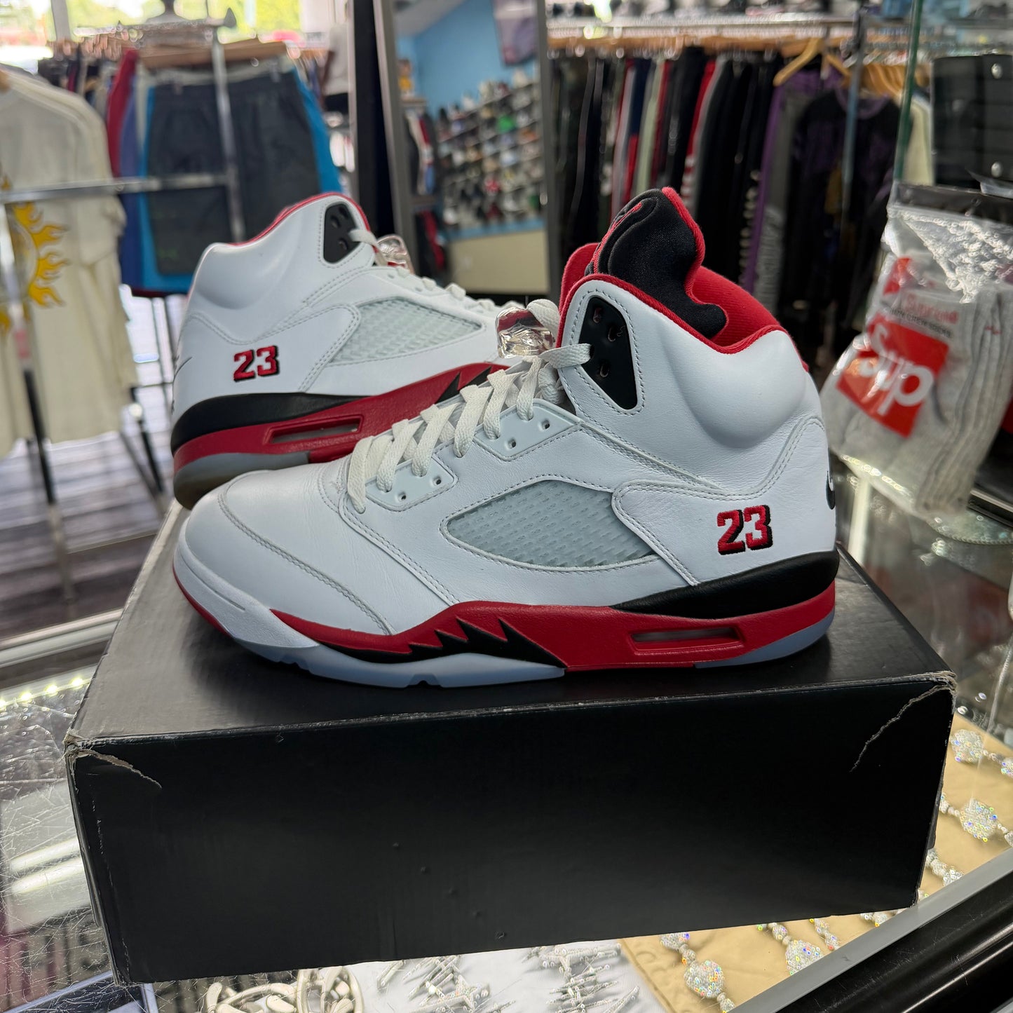 Jordan 5 Fire Red ( Pre Owned)