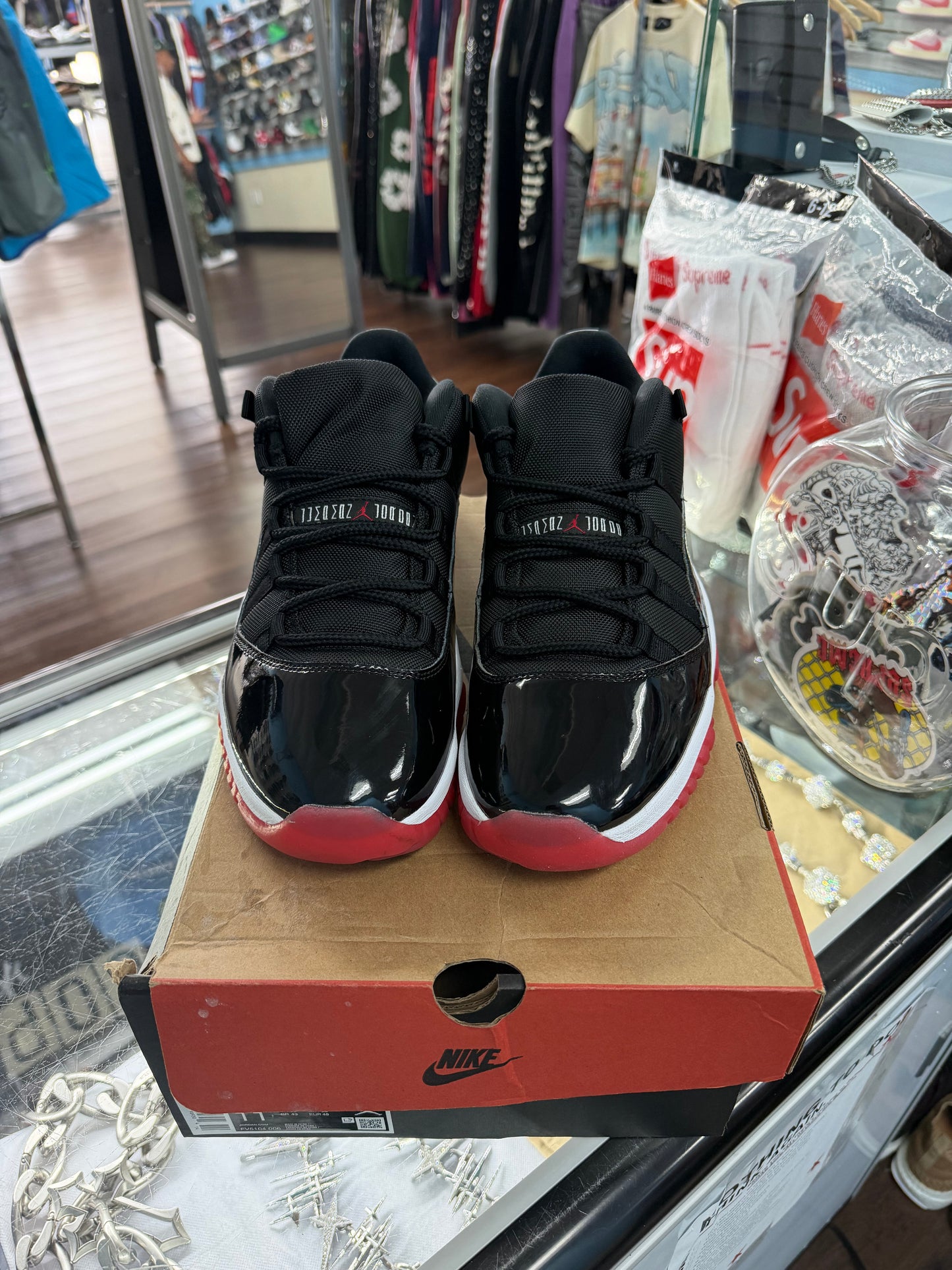 Jordan 11 Retro Bred Low ( Pre Owned )