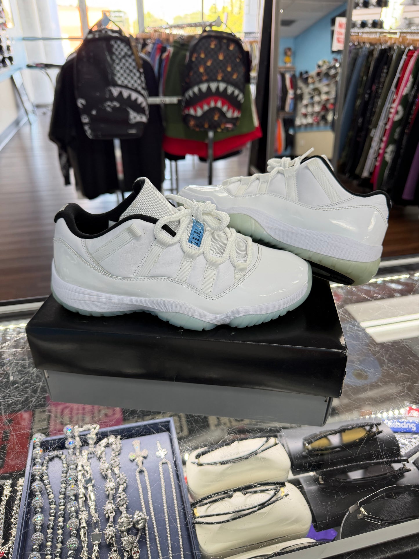 Jordan 11 Low Legend Blue (Pre Owned)