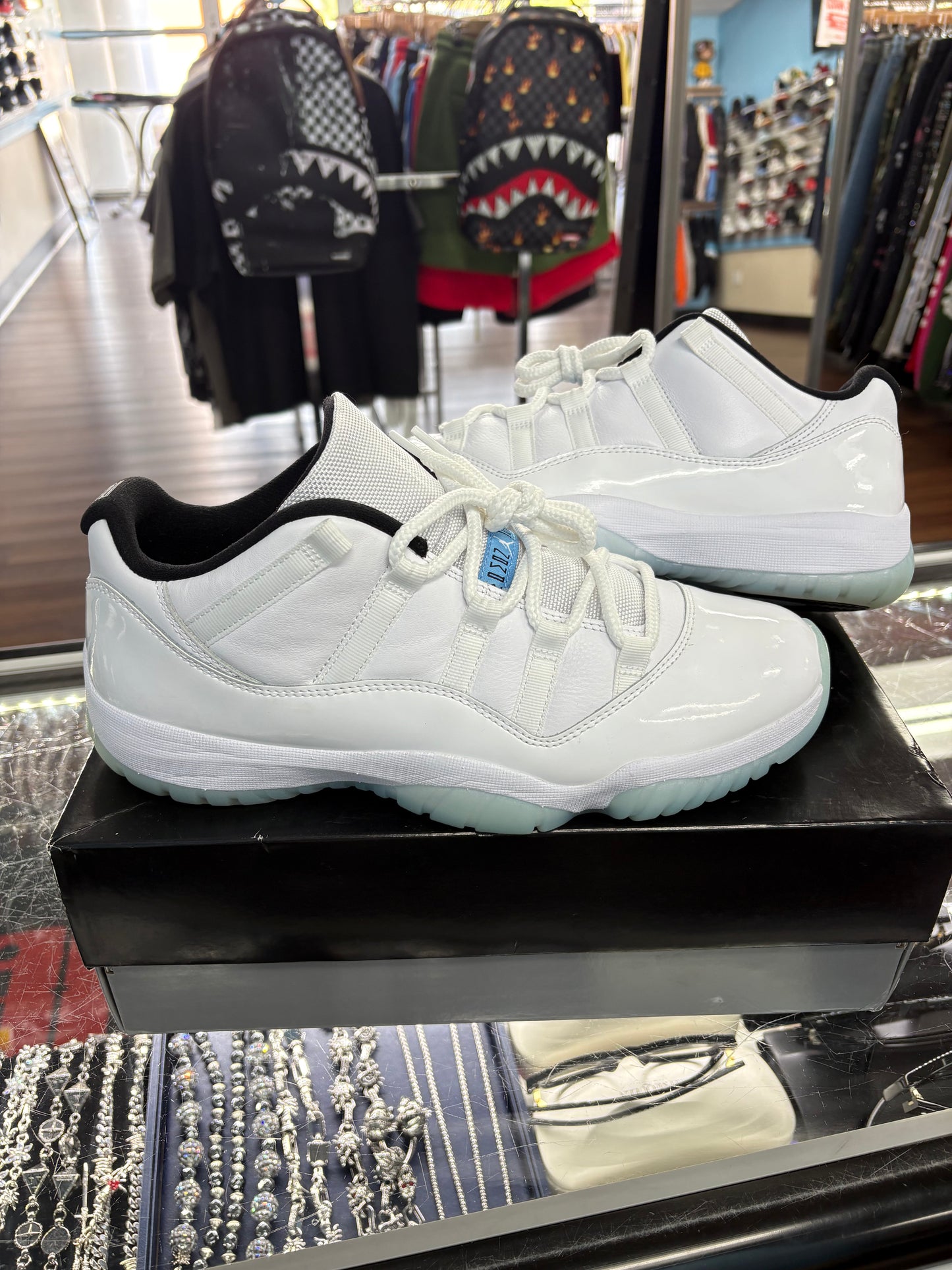 Jordan 11 Low Legend Blue (Pre Owned)