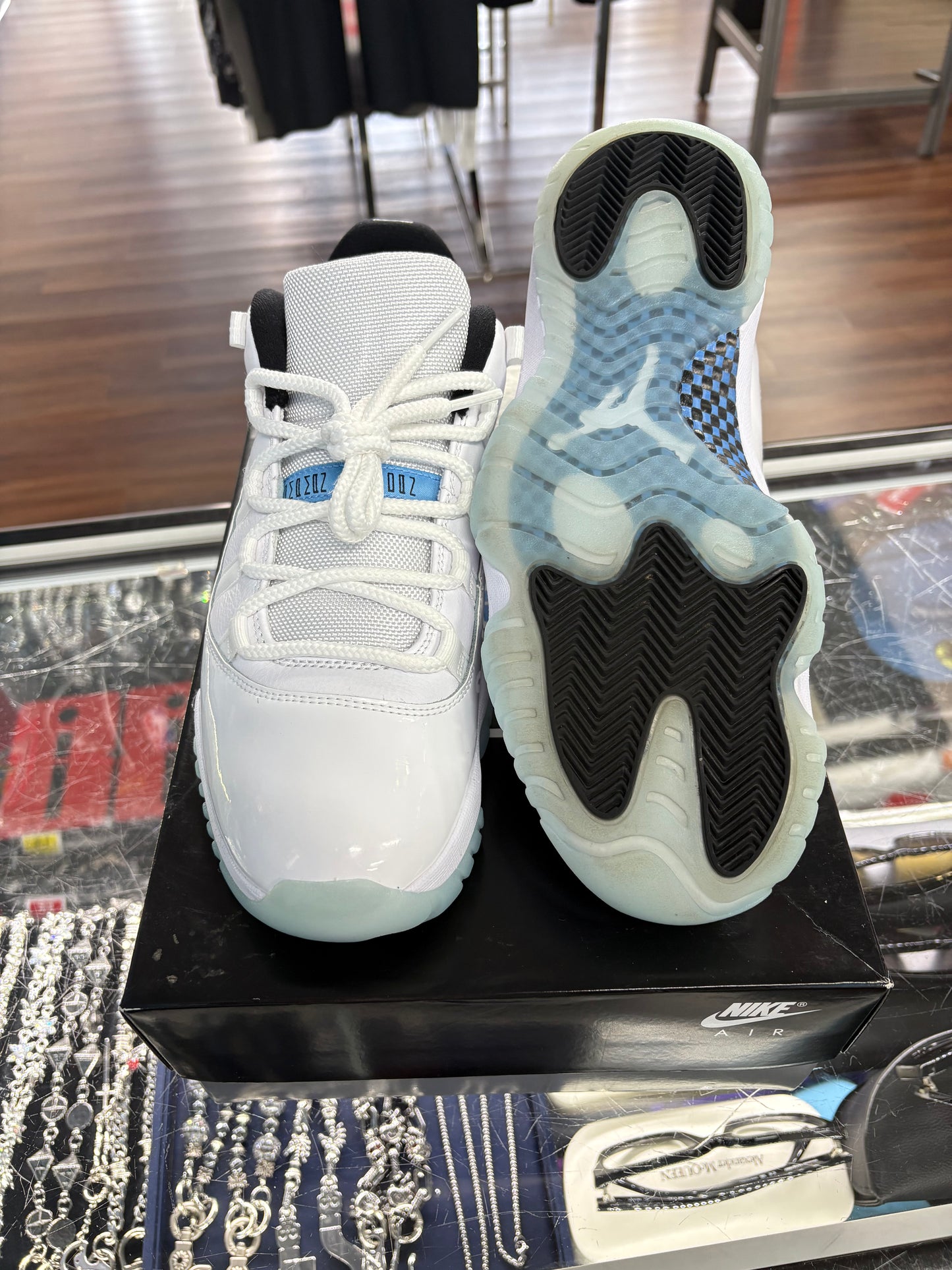 Jordan 11 Low Legend Blue (Pre Owned)